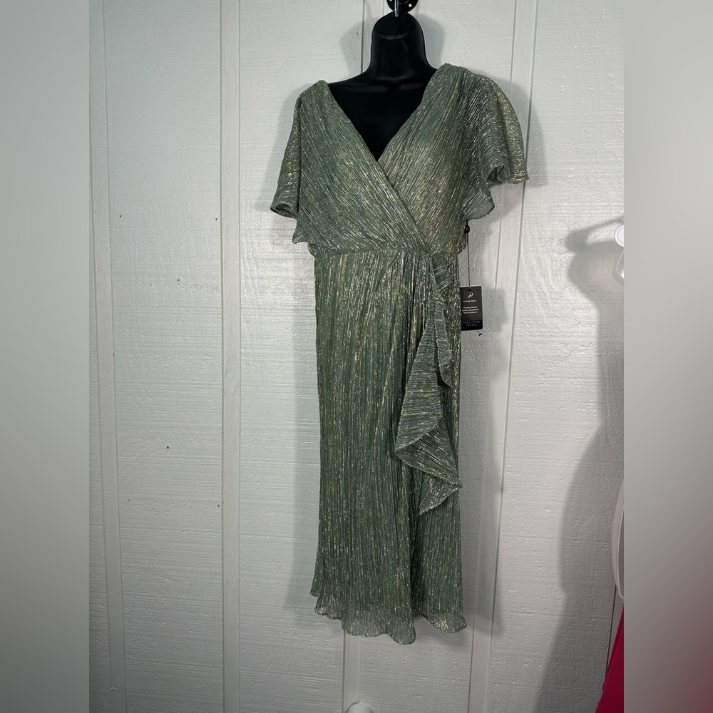 Adrianna Papell Women’s Pleated Green Metallic Short Sleeve Gown Size 4 NWOT - Picture 2 of 12